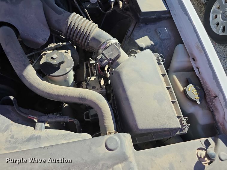 image for item FI0573 2001 Ford Crown Victoria LX 