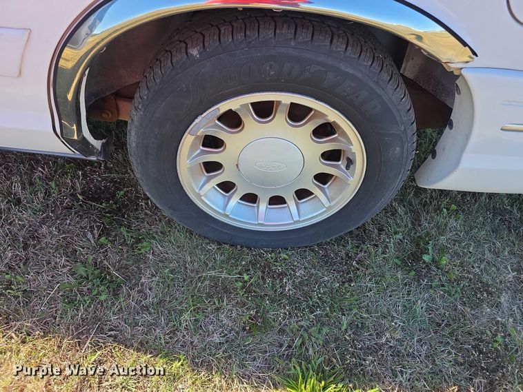 image for item FI0573 2001 Ford Crown Victoria LX 