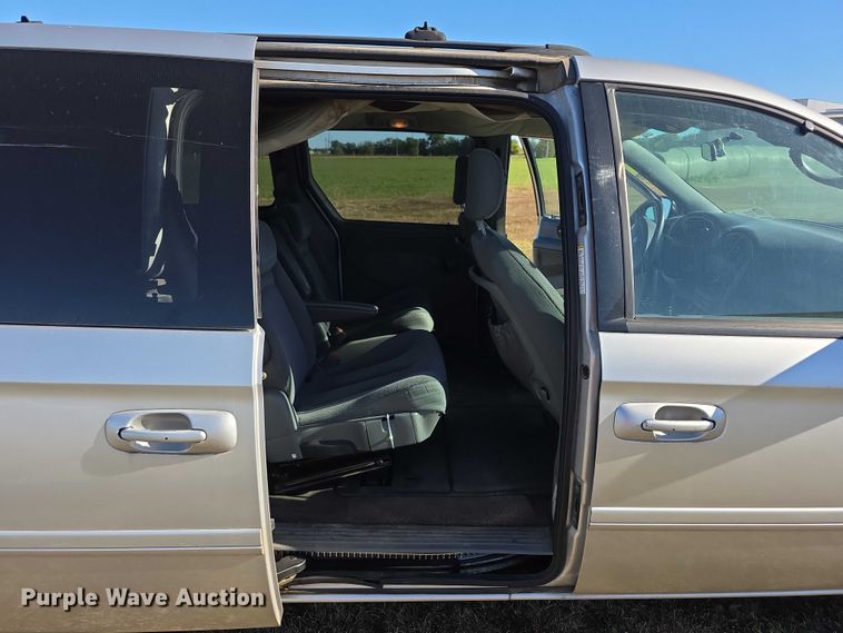 image for item FI0576 2005 Dodge  Grand Caravan  van