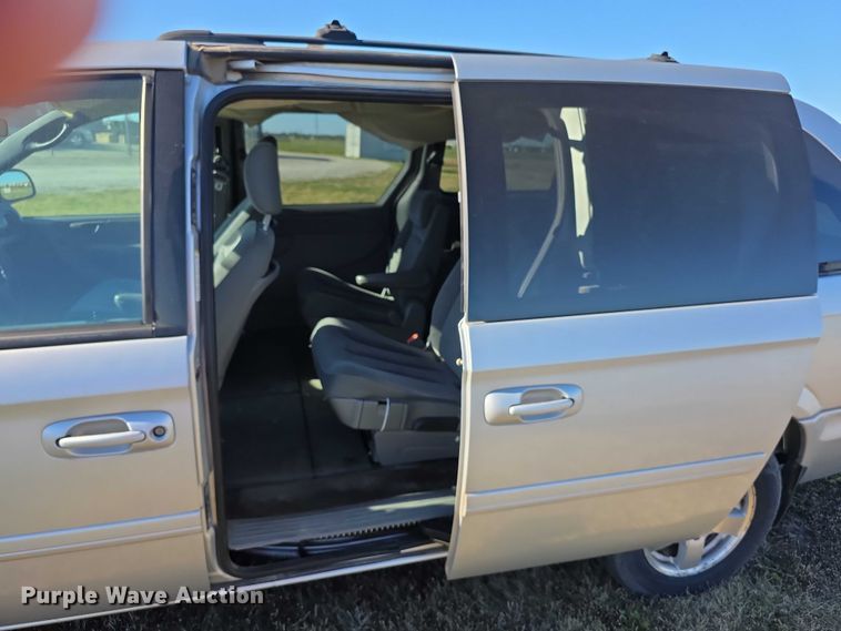 image for item FI0576 2005 Dodge  Grand Caravan  van