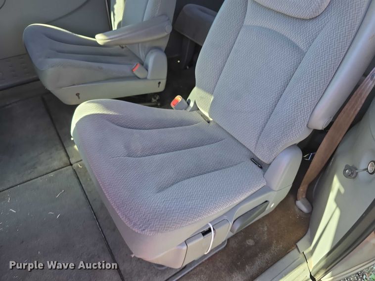 image for item FI0576 2005 Dodge  Grand Caravan  van