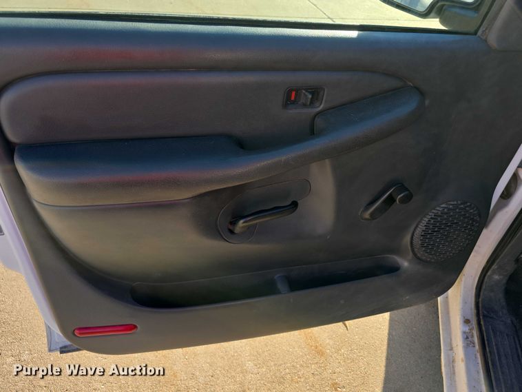 image for item FI0578 2003 Chevrolet Silverado 1500 pickup truck