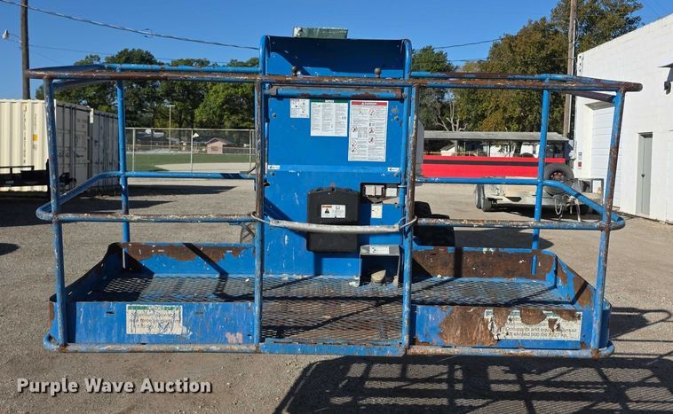 image for item FI0579 2005 Genie S-40 boom lift