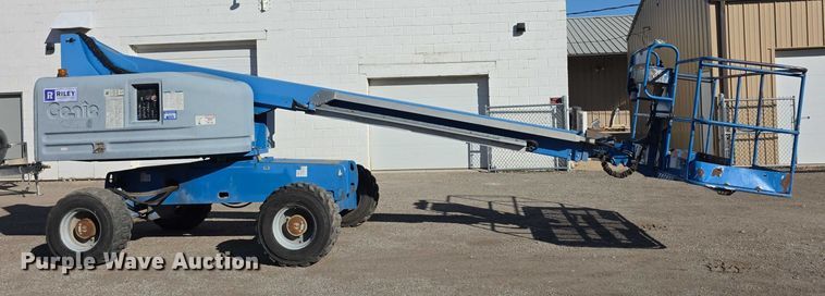 image for item FI0579 2005 Genie S-40 boom lift