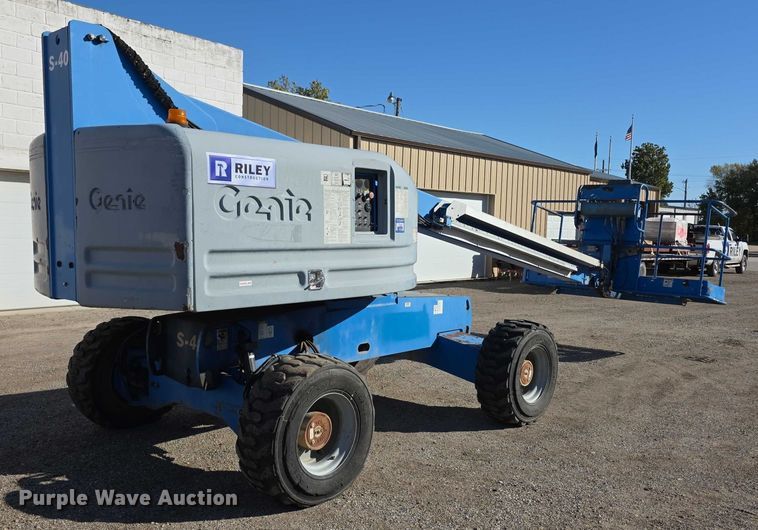 image for item FI0579 2005 Genie S-40 boom lift