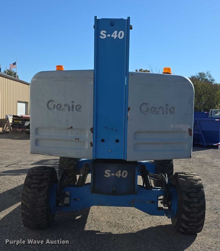 image for item FI0579 2005 Genie S-40 boom lift