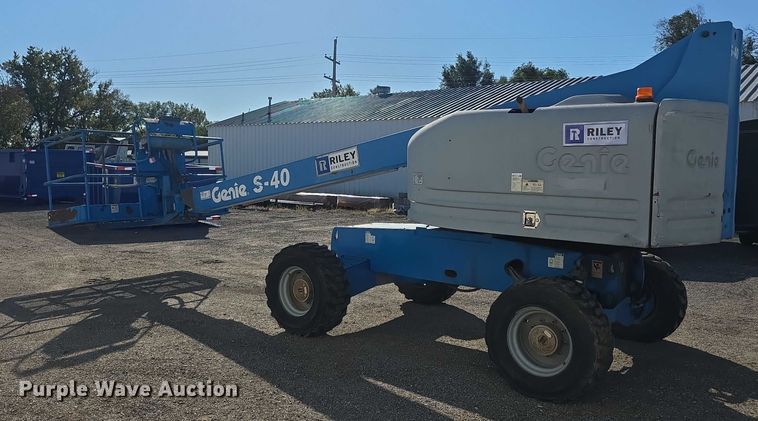 image for item FI0579 2005 Genie S-40 boom lift