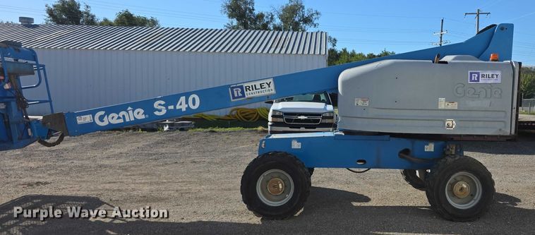 image for item FI0579 2005 Genie S-40 boom lift