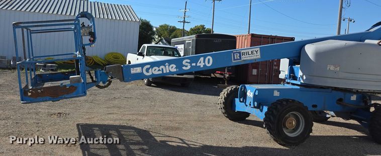 image for item FI0579 2005 Genie S-40 boom lift