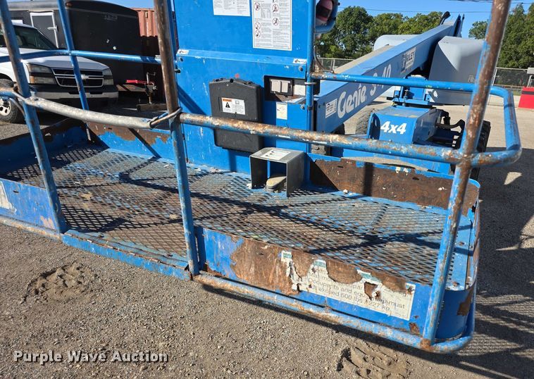 image for item FI0579 2005 Genie S-40 boom lift