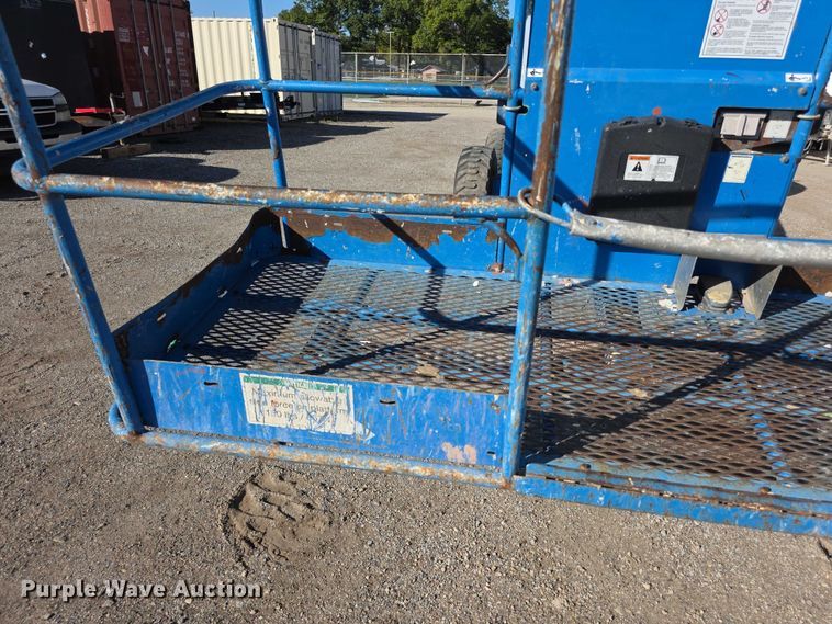 image for item FI0579 2005 Genie S-40 boom lift