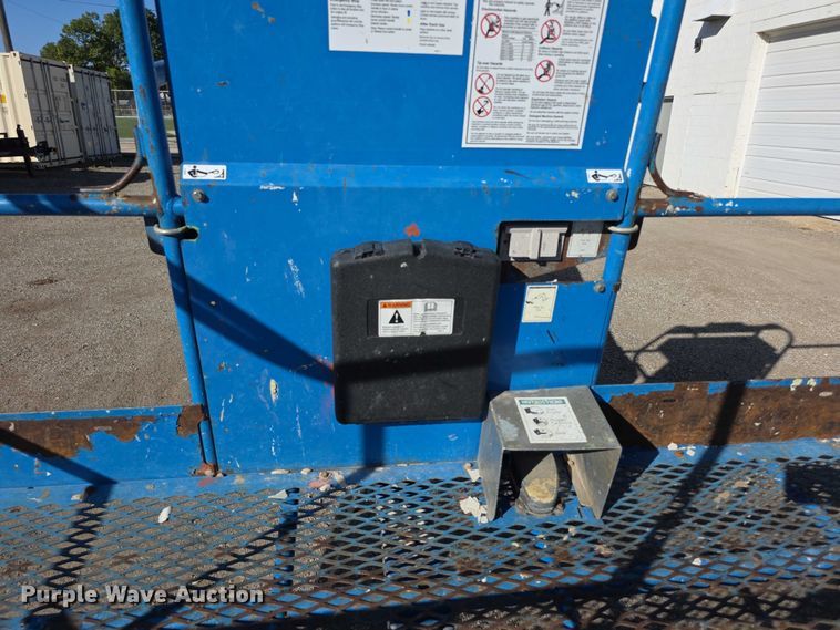 image for item FI0579 2005 Genie S-40 boom lift