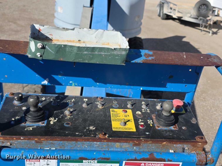 image for item FI0579 2005 Genie S-40 boom lift