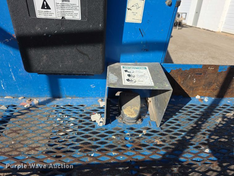 image for item FI0579 2005 Genie S-40 boom lift