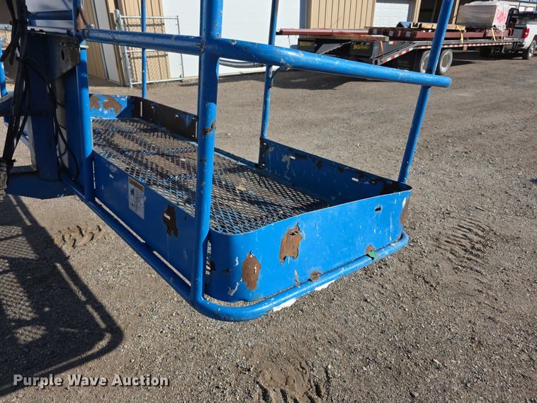 image for item FI0579 2005 Genie S-40 boom lift