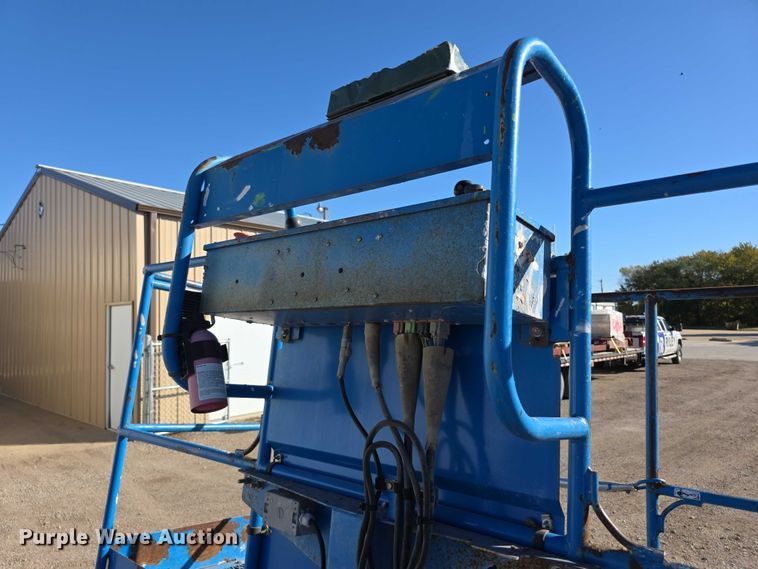 image for item FI0579 2005 Genie S-40 boom lift