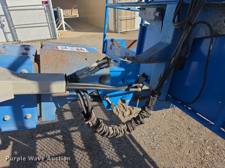 image for item FI0579 2005 Genie S-40 boom lift
