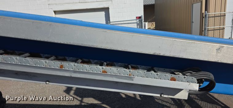 image for item FI0579 2005 Genie S-40 boom lift