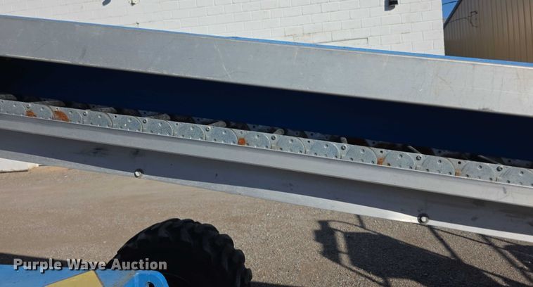 image for item FI0579 2005 Genie S-40 boom lift