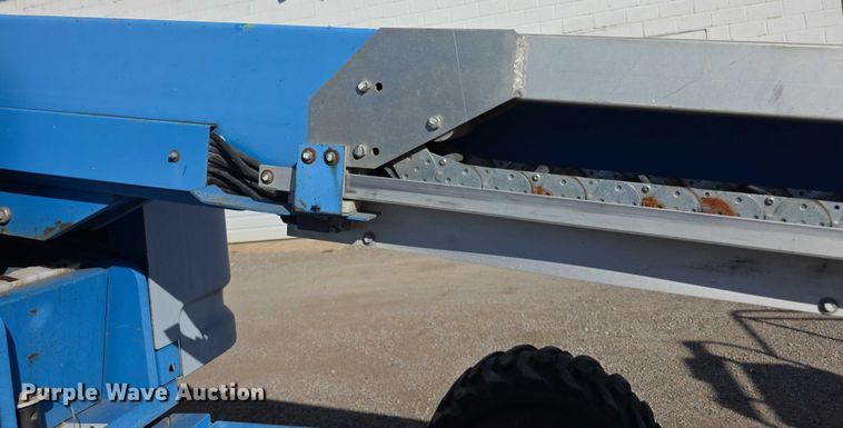 image for item FI0579 2005 Genie S-40 boom lift