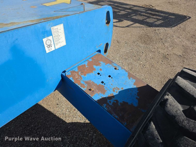 image for item FI0579 2005 Genie S-40 boom lift