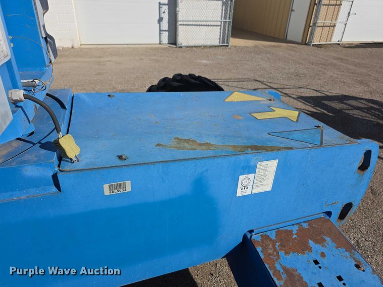 image for item FI0579 2005 Genie S-40 boom lift