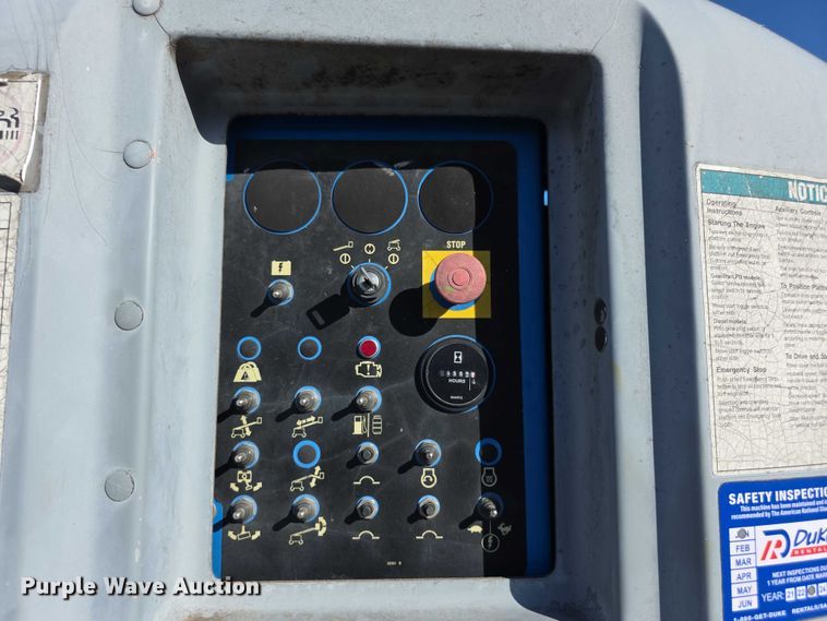 image for item FI0579 2005 Genie S-40 boom lift