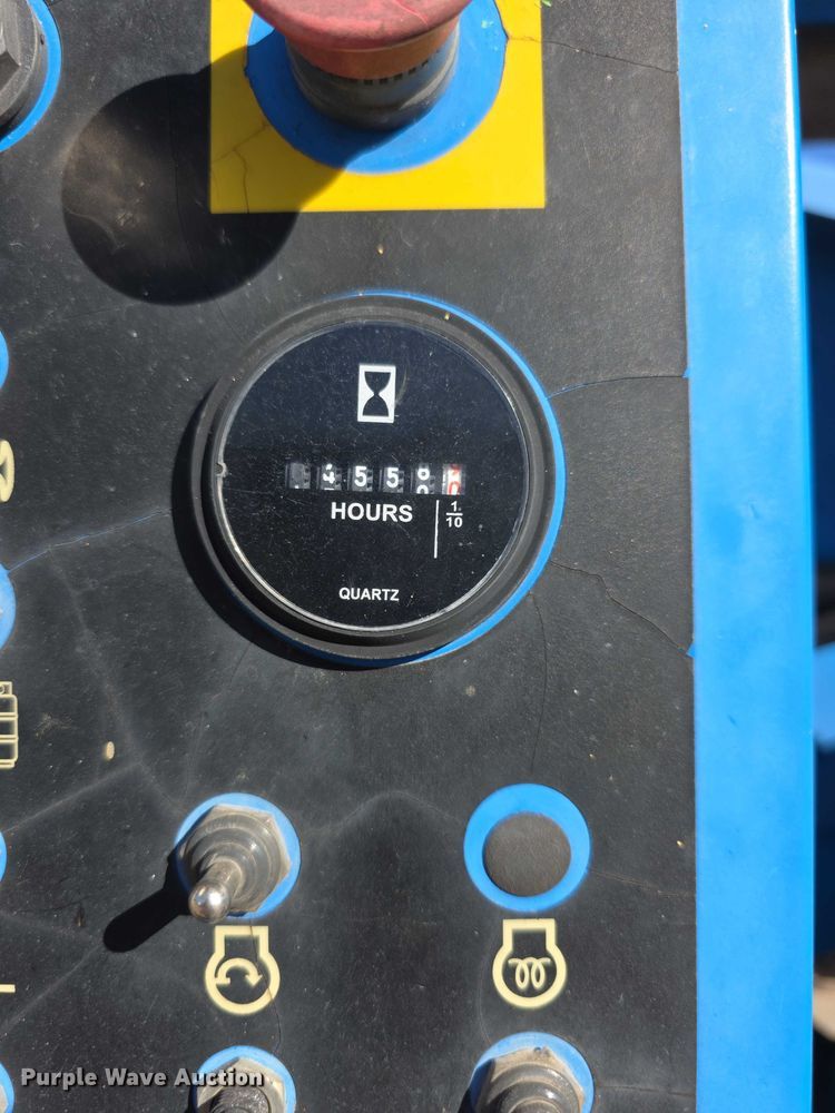 image for item FI0579 2005 Genie S-40 boom lift