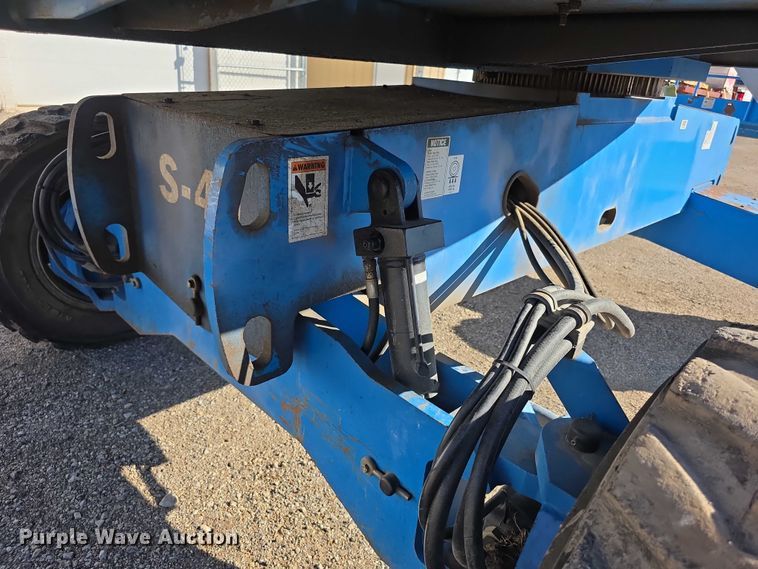 image for item FI0579 2005 Genie S-40 boom lift