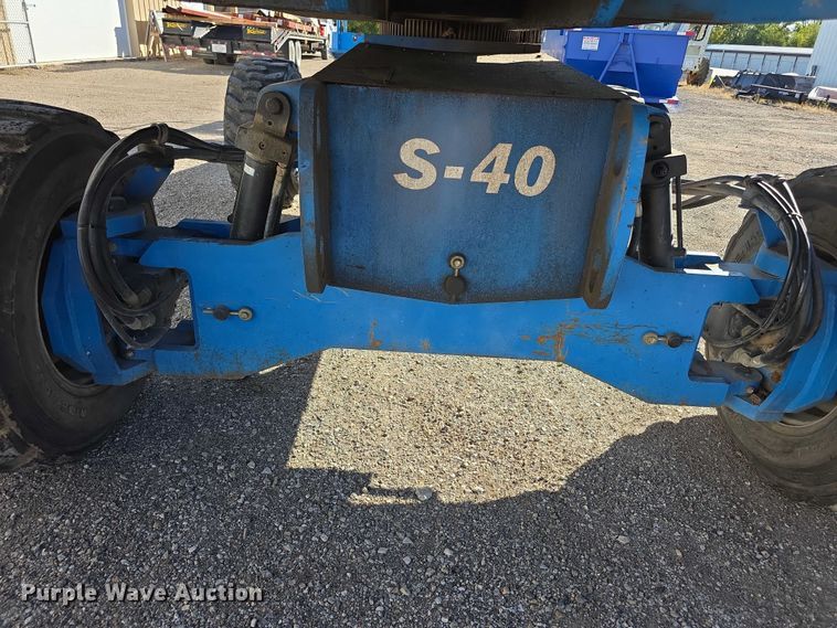 image for item FI0579 2005 Genie S-40 boom lift