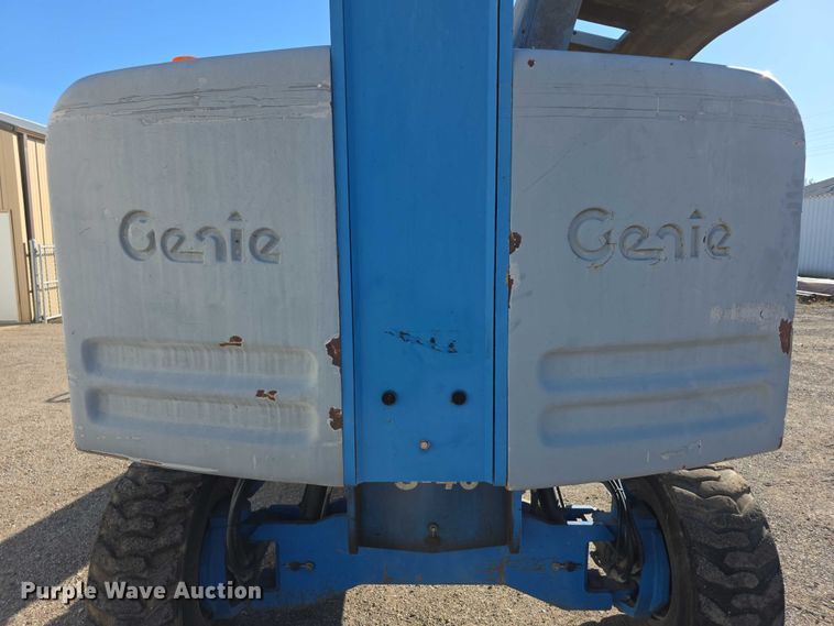 image for item FI0579 2005 Genie S-40 boom lift