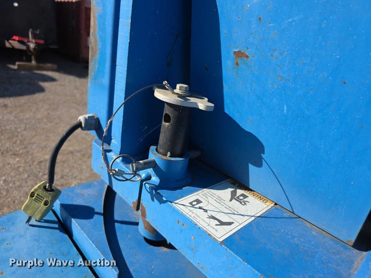 image for item FI0579 2005 Genie S-40 boom lift