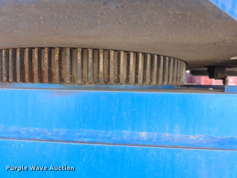 image for item FI0579 2005 Genie S-40 boom lift