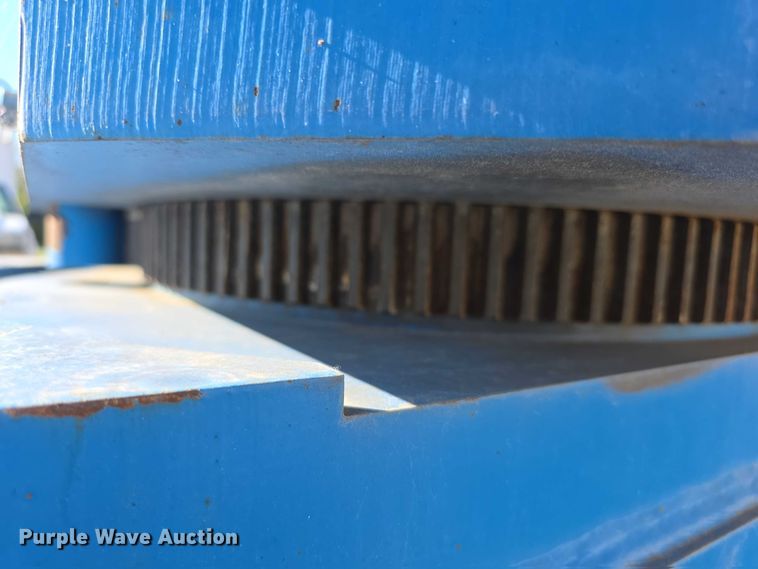 image for item FI0579 2005 Genie S-40 boom lift