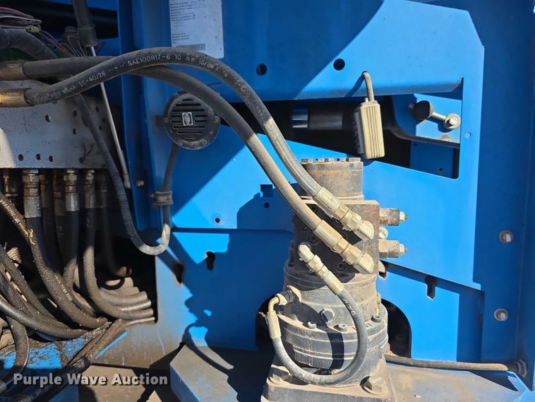 image for item FI0579 2005 Genie S-40 boom lift