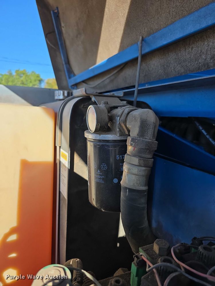 image for item FI0579 2005 Genie S-40 boom lift