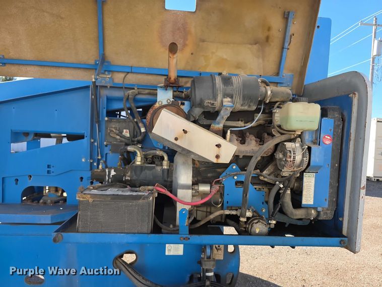 image for item FI0579 2005 Genie S-40 boom lift