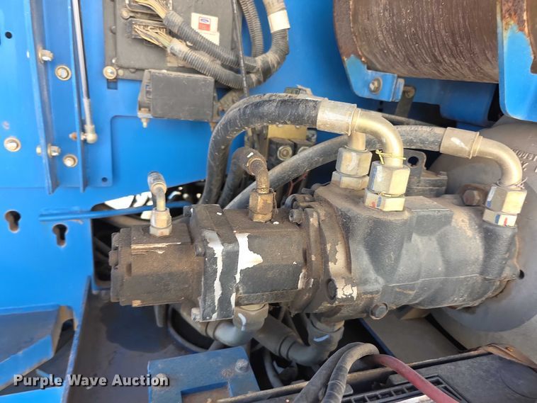 image for item FI0579 2005 Genie S-40 boom lift