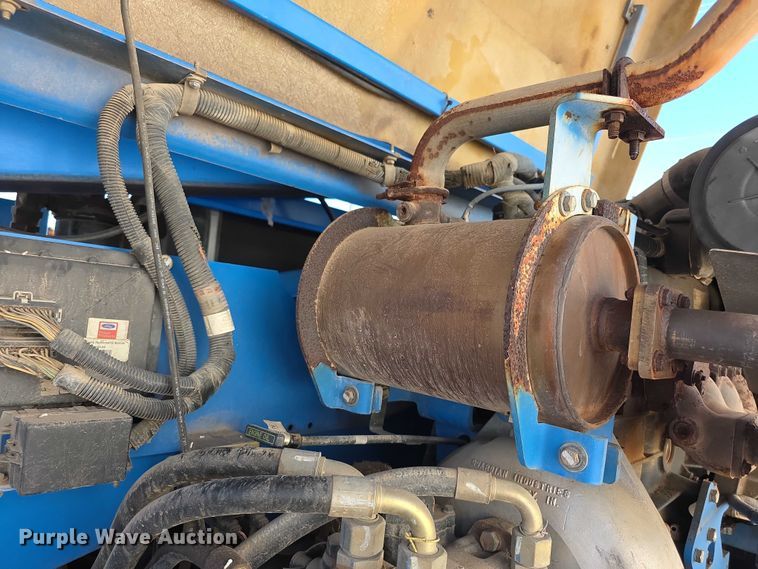 image for item FI0579 2005 Genie S-40 boom lift