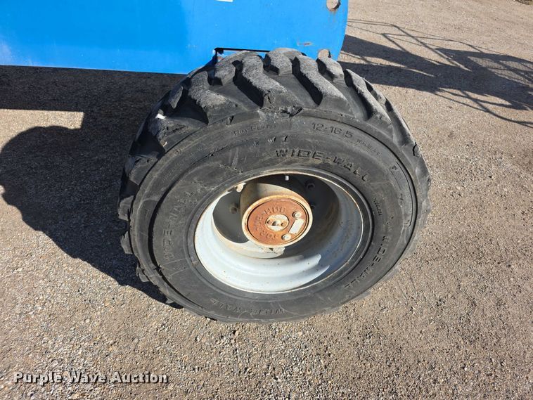 image for item FI0579 2005 Genie S-40 boom lift