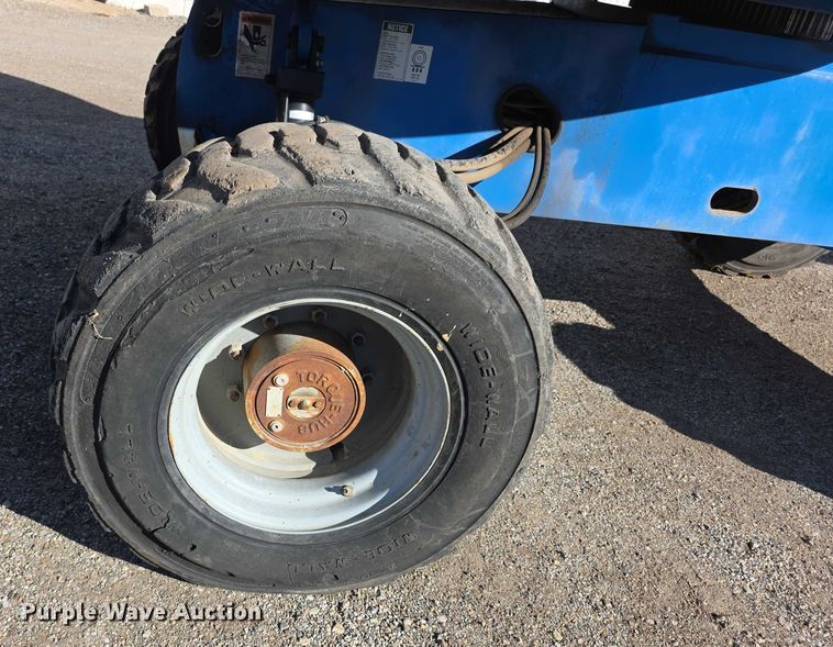 image for item FI0579 2005 Genie S-40 boom lift