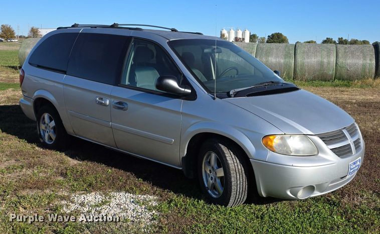 image for item FI0580 2005 Dodge  Grand Caravan  van