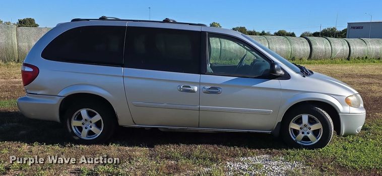 image for item FI0580 2005 Dodge  Grand Caravan  van