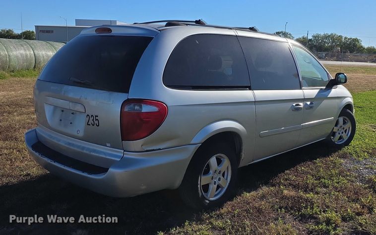 image for item FI0580 2005 Dodge  Grand Caravan  van