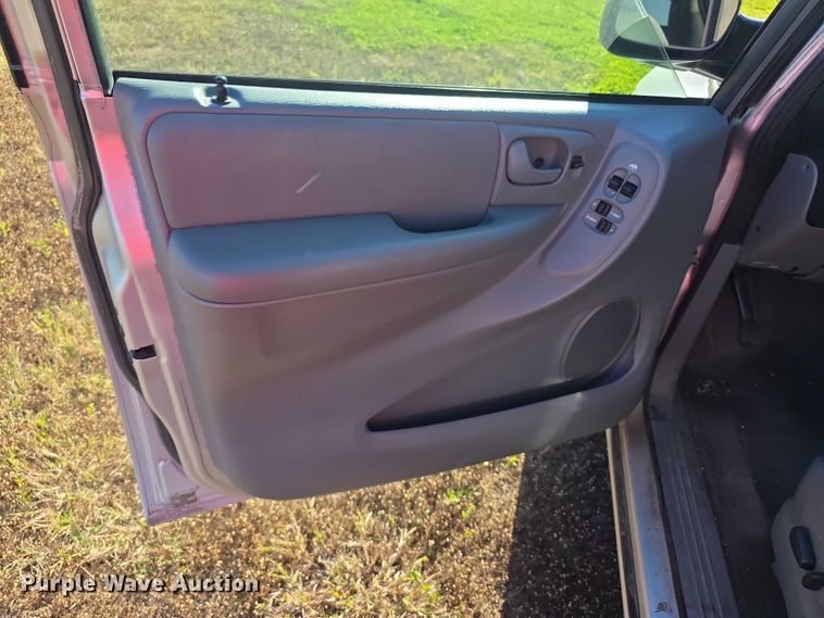 image for item FI0580 2005 Dodge  Grand Caravan  van