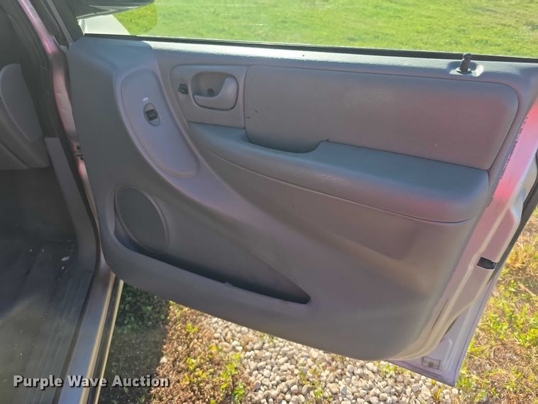 image for item FI0580 2005 Dodge  Grand Caravan  van