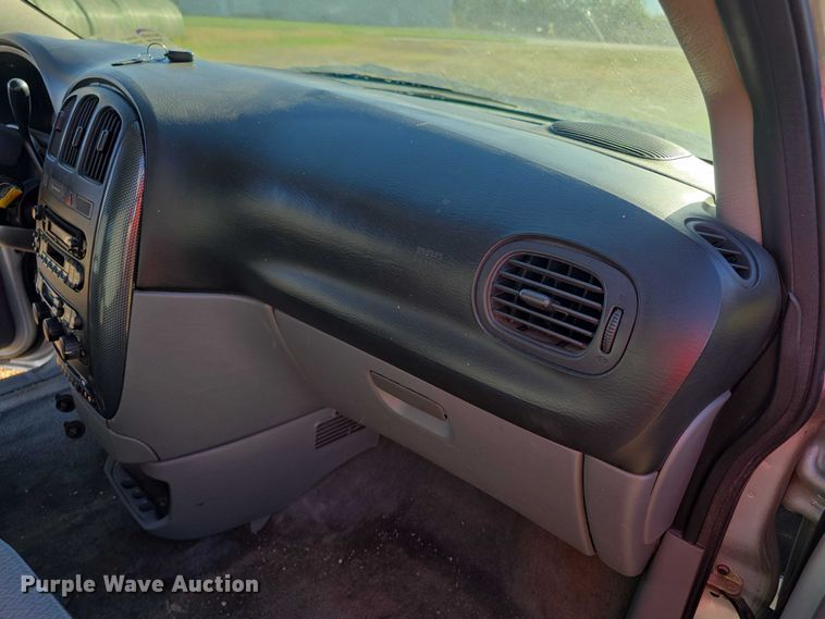 image for item FI0580 2005 Dodge  Grand Caravan  van