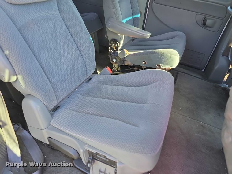 image for item FI0580 2005 Dodge  Grand Caravan  van