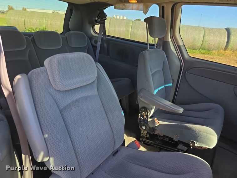 image for item FI0580 2005 Dodge  Grand Caravan  van