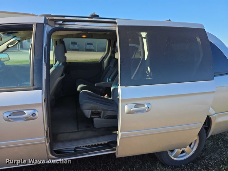 image for item FI0580 2005 Dodge  Grand Caravan  van